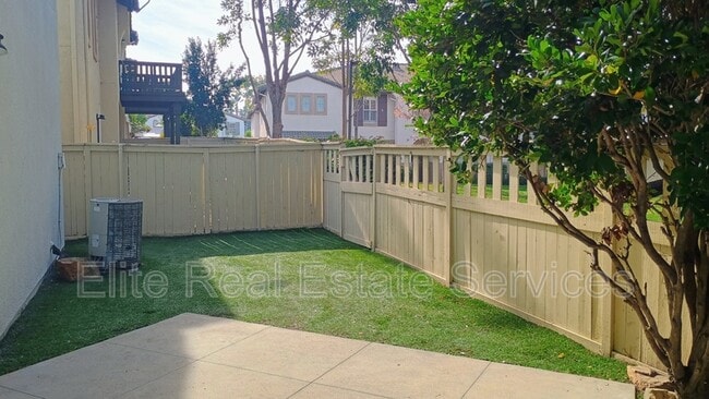 Building Photo - 1866 Via Capri St