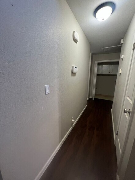 Building Photo - 2520 Beatrice Ln