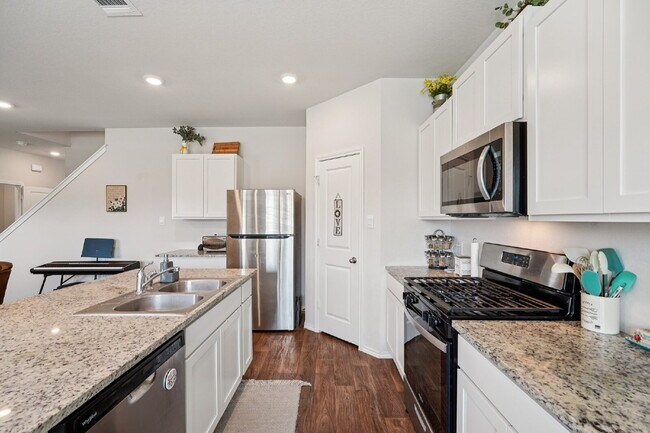 Building Photo - "Rent to Own this Charming 3-Bed Oasis with 18 month lease!*"