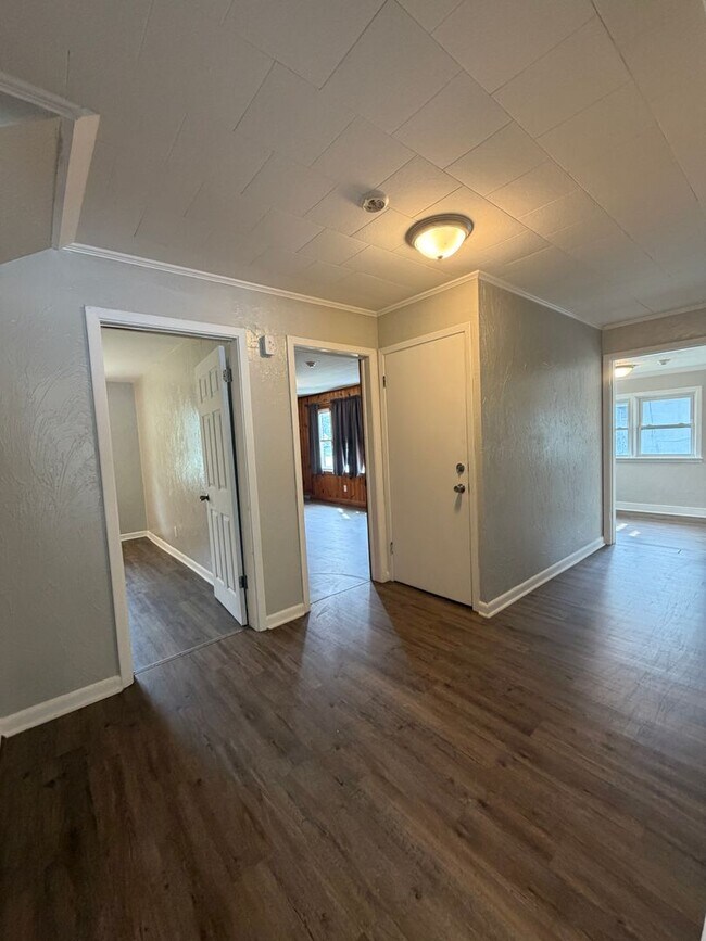 Building Photo - 196 Perkinsville Dr