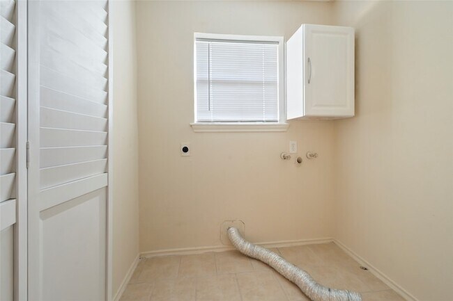 Building Photo - 3479 Rockrill Dr
