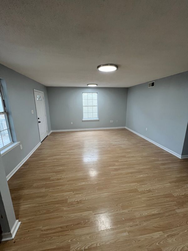 Building Photo - 8812 Apple St