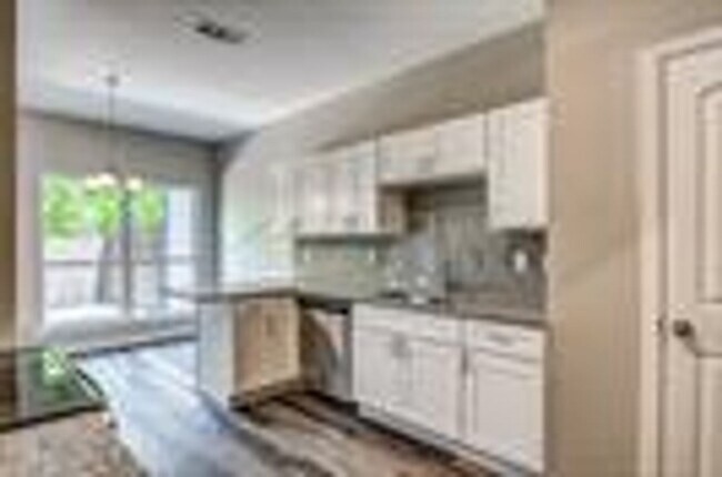 Building Photo - 3258 Wexford Dr