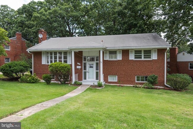 Building Photo - 335 N Madison St