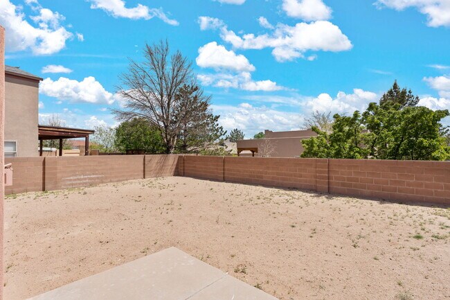 Building Photo - 8416 Magenta Rd NW