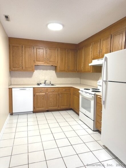 Building Photo - 25 Old Turnpike Rd