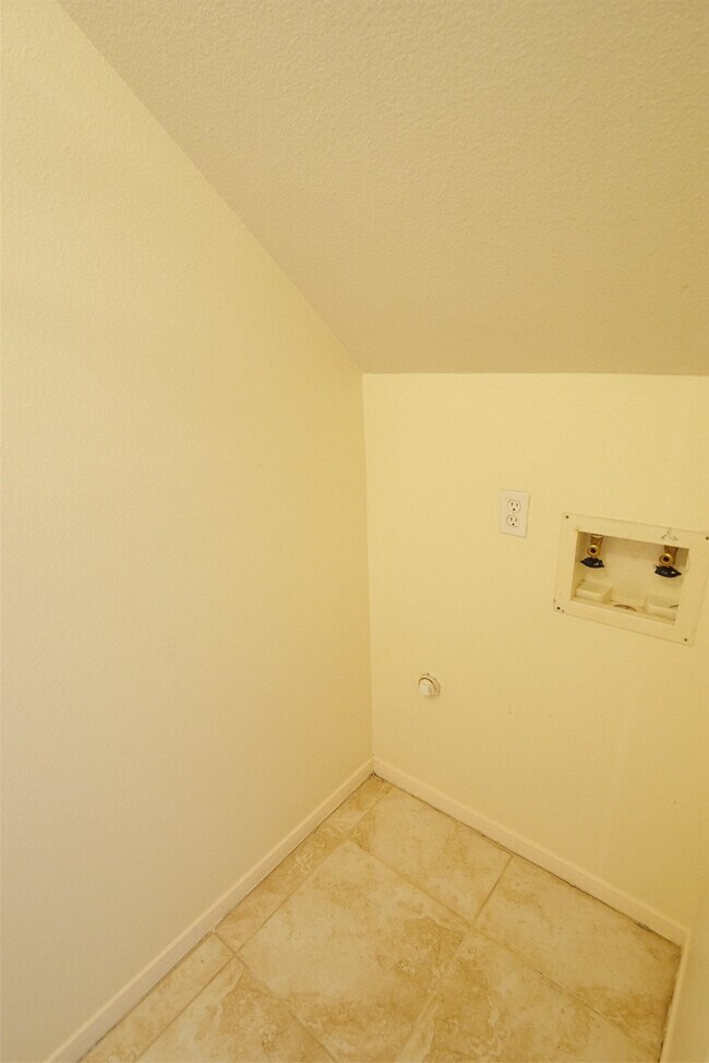 Building Photo - 23822 Hopewell Dr