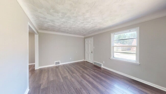 Building Photo - W.130th-Bellaire neighborhood, updated 3 b...