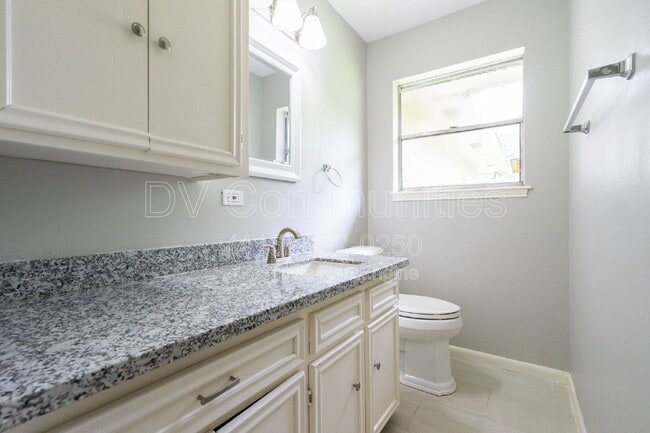 Building Photo - 9196 White Oak Dr