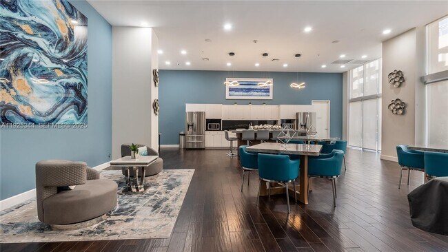 Building Photo - 18800 NE 29th Ave