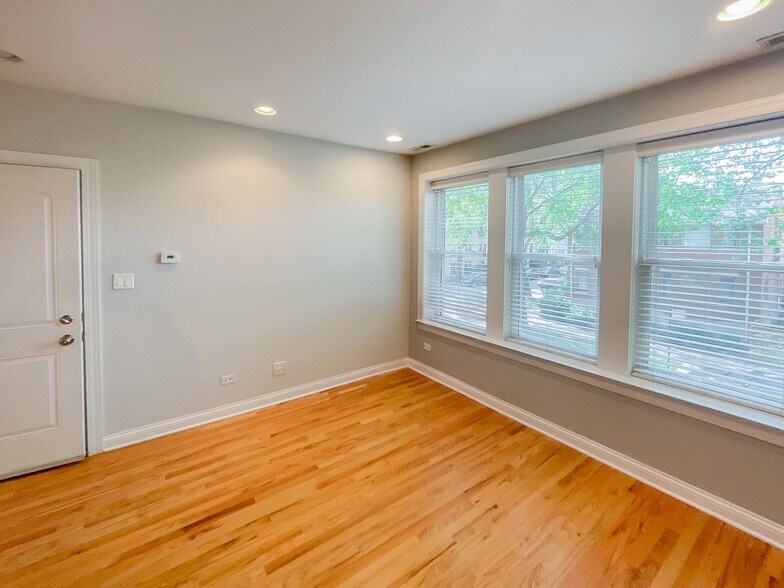 Building Photo - 1636 W Grace St