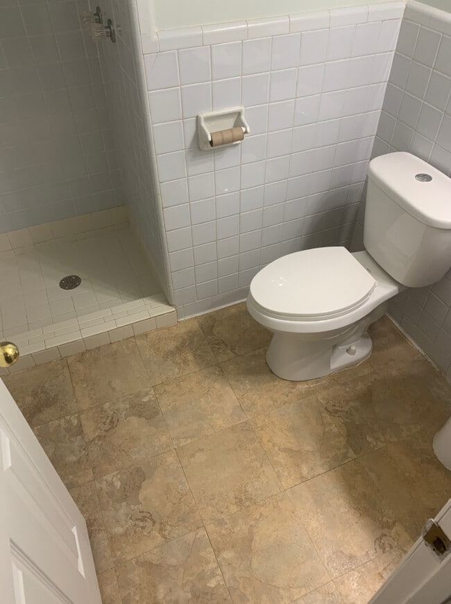 Building Photo - 1618 Hampton Rd NW