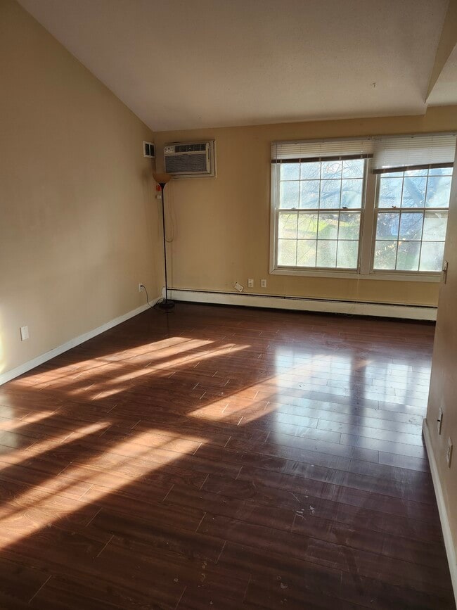 Building Photo - 825 Old Settlers Trail