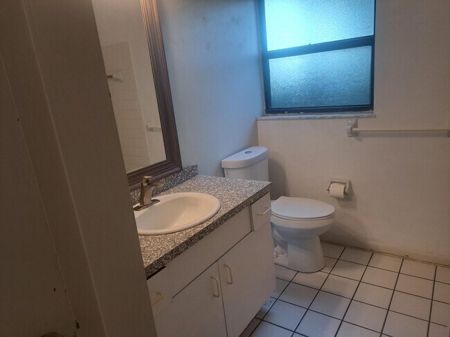 Building Photo - 2050 Oleander Blvd
