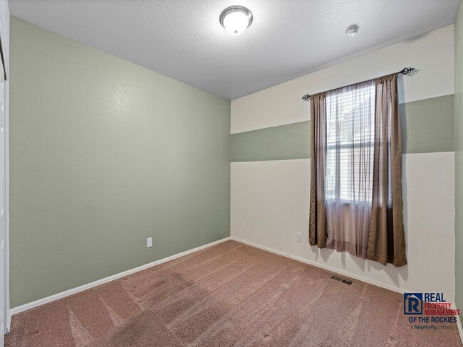 Building Photo - Beautiful Newer Home in Windsor – 3 Bed, 2...