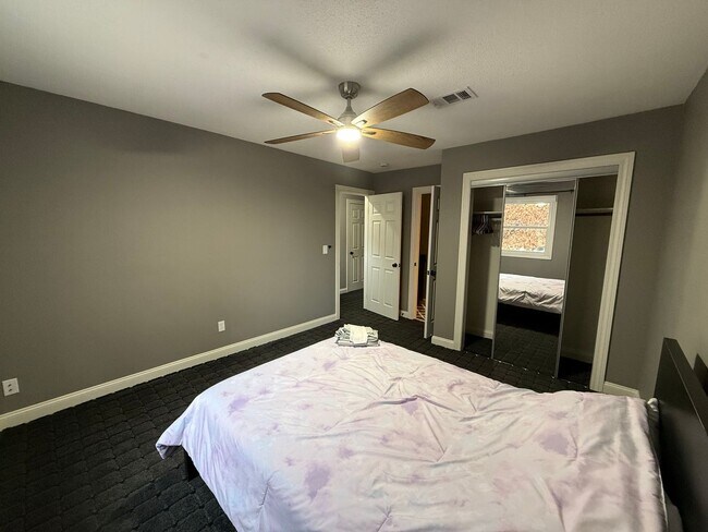 Building Photo - Partially Furnished Townhome 3-Bed, 3.5-Bath in Overland Park – Stunning with Modern Updates & Co...