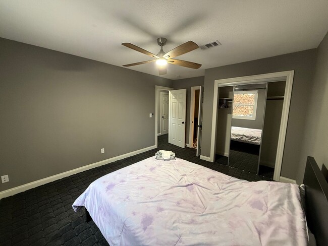 Building Photo - Stunning 3-Bed, 3.5-Bath Multi-Level Partially Furnished Townhome in Overland Park – Modern Updat...