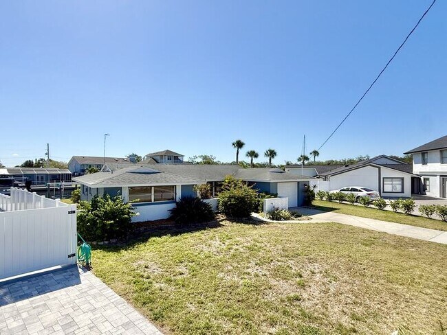 Building Photo - 8026 Brighton Dr