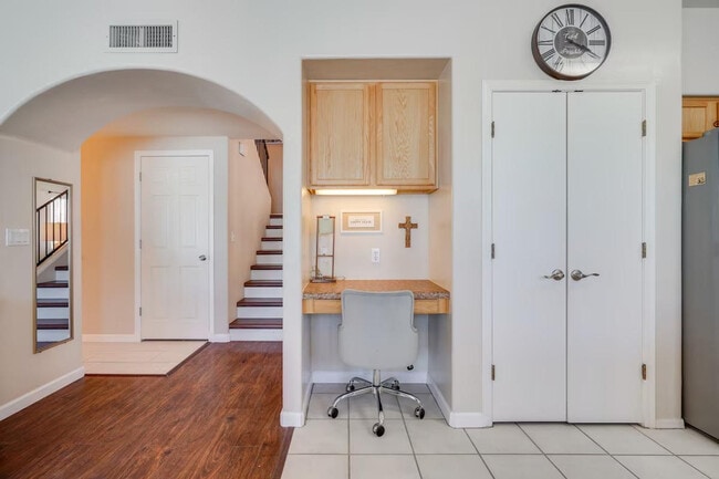 Building Photo - 1209 W Crystal Palace Pl