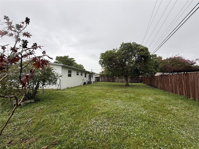 Building Photo - 301 N 70th Ave