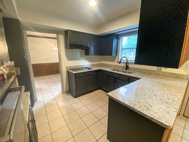 Building Photo - 3 bed / 2 bath in Memphis near Old Brownsv...