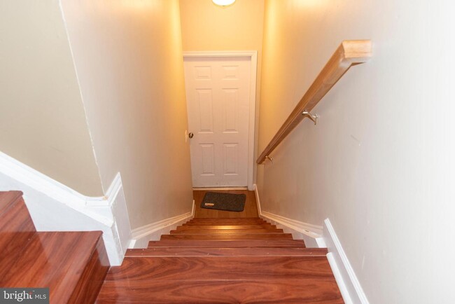 Building Photo - 42425 Goldenseal Square
