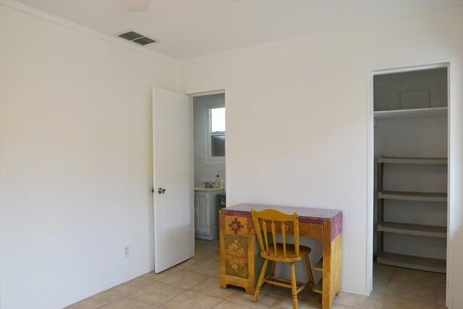 Building Photo - 53424 Avenida Martinez