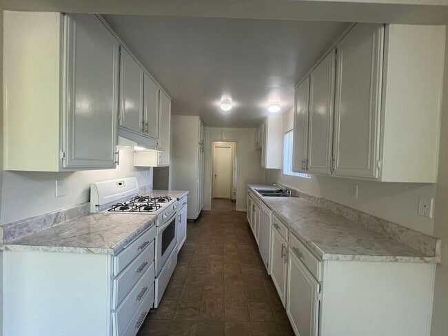 Building Photo - 3 Bedroom 2 Bath Home ,