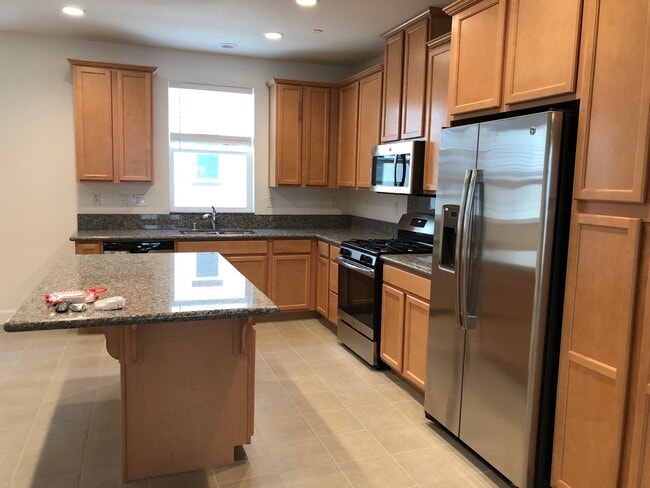 Building Photo - Tri-level Townhome with 2 Car Attached Gar...