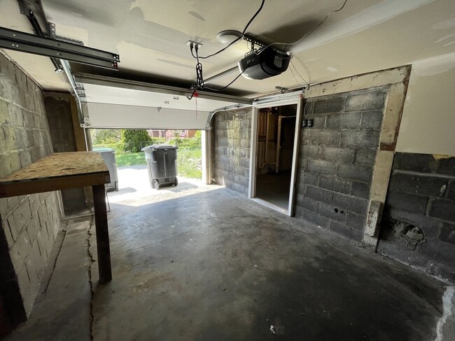 Building Photo - 2202 N 51st St