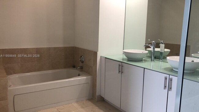 Building Photo - 315 NE 3rd Ave