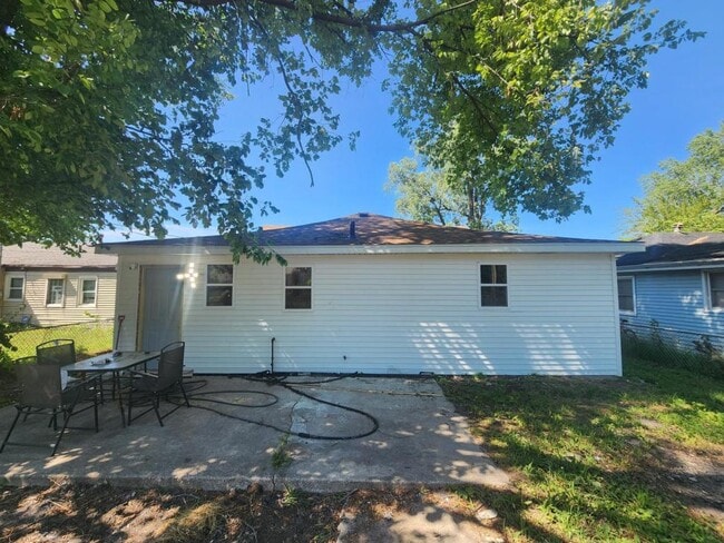 Building Photo - 1421 E 35th Ct