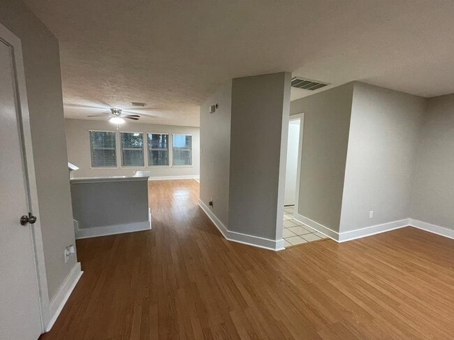 Building Photo - 906 Yacht Ct