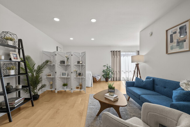 Building Photo - 1735 N Fuller Ave