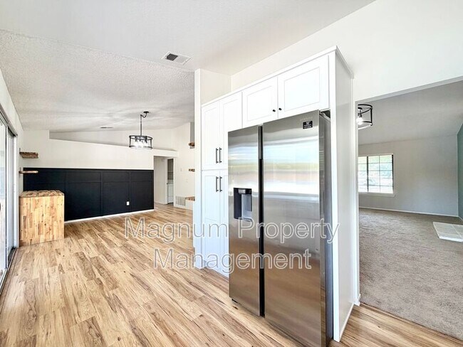 Building Photo - 45680 Clubhouse Dr