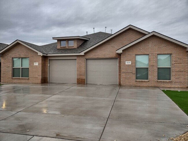 Building Photo - 2121 N Jayton Ave