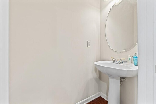 Building Photo - 11200 Brunson Dr