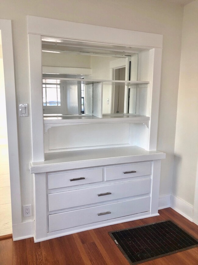 Building Photo - Gorgeous Completely Remodeled California Beach Bungalow w/Laundry+Backyard+Storage Near Beach