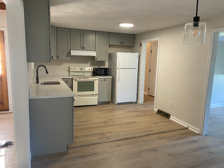 Building Photo - 20 Dundee Dr