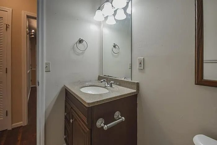 Building Photo - 105 Fallsbury Rd