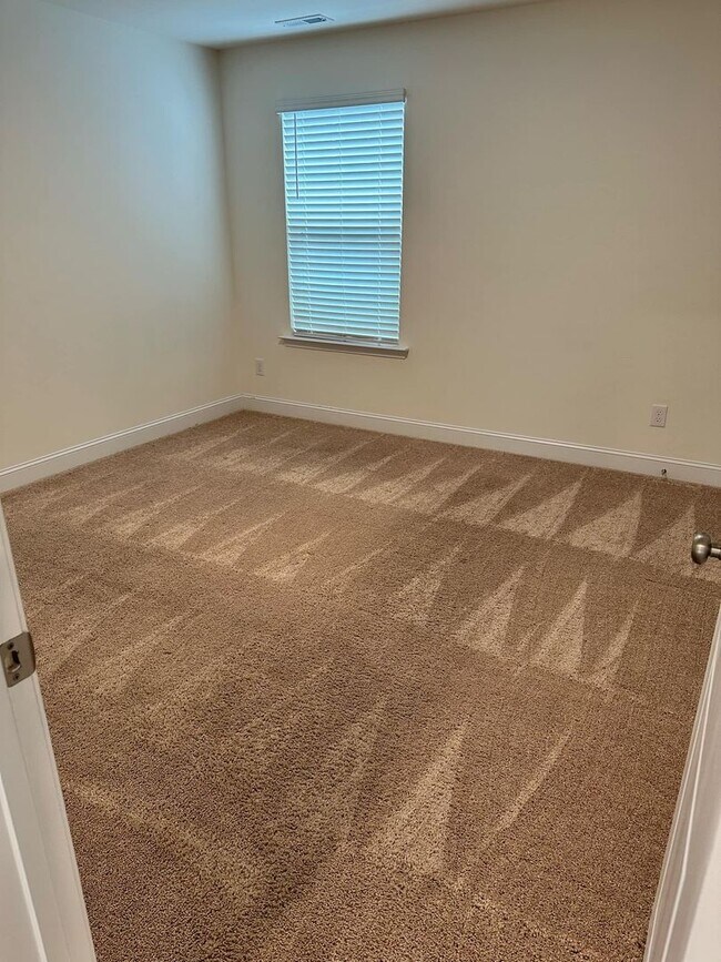 Building Photo - Charming 3 Bedroom Home Located In Angier