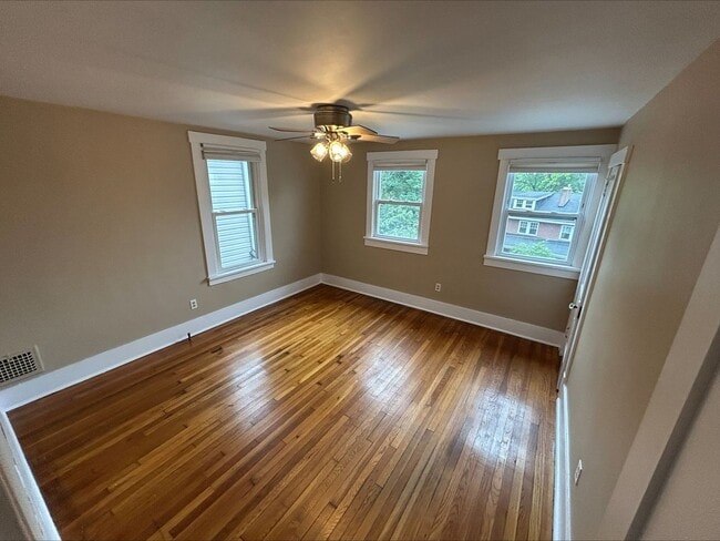 Building Photo - Cozy 2 bedroom in Squirrel Hill
