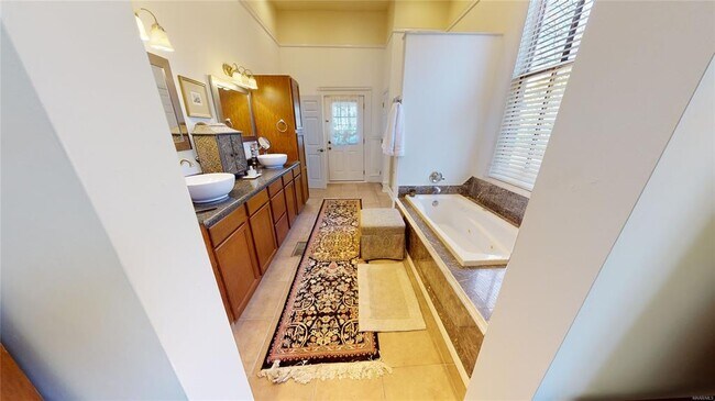 Building Photo - 648 Clayton St