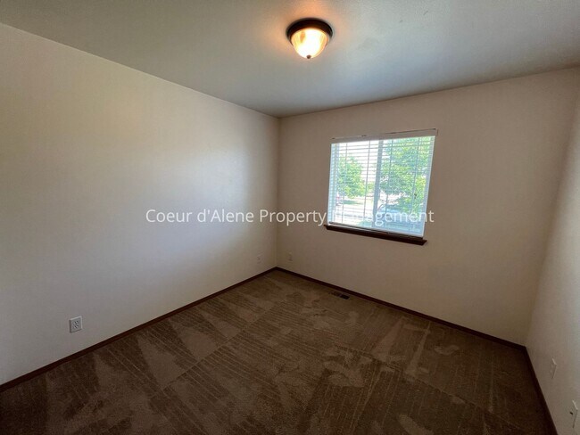 Building Photo - 3 bed house in Fieldstone!