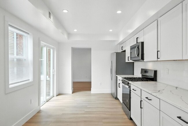 Building Photo - Downtown Sharpsburg New Remodel - 3 Bed, 2...