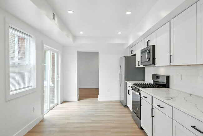 Building Photo - Luxury Rental - Southside Flats