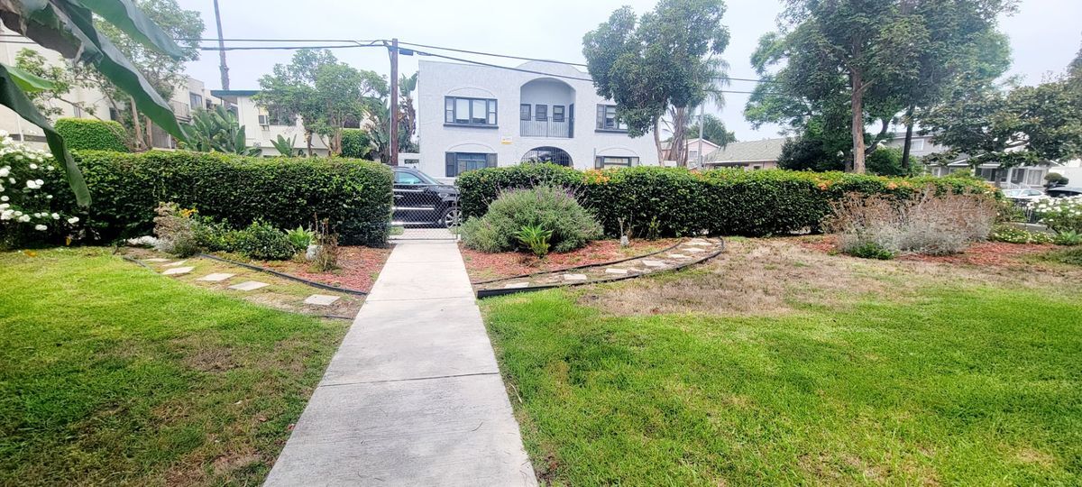 Building Photo - 1048 E 5th St