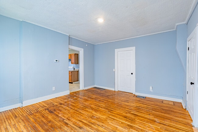 Building Photo - 383 Champlain St