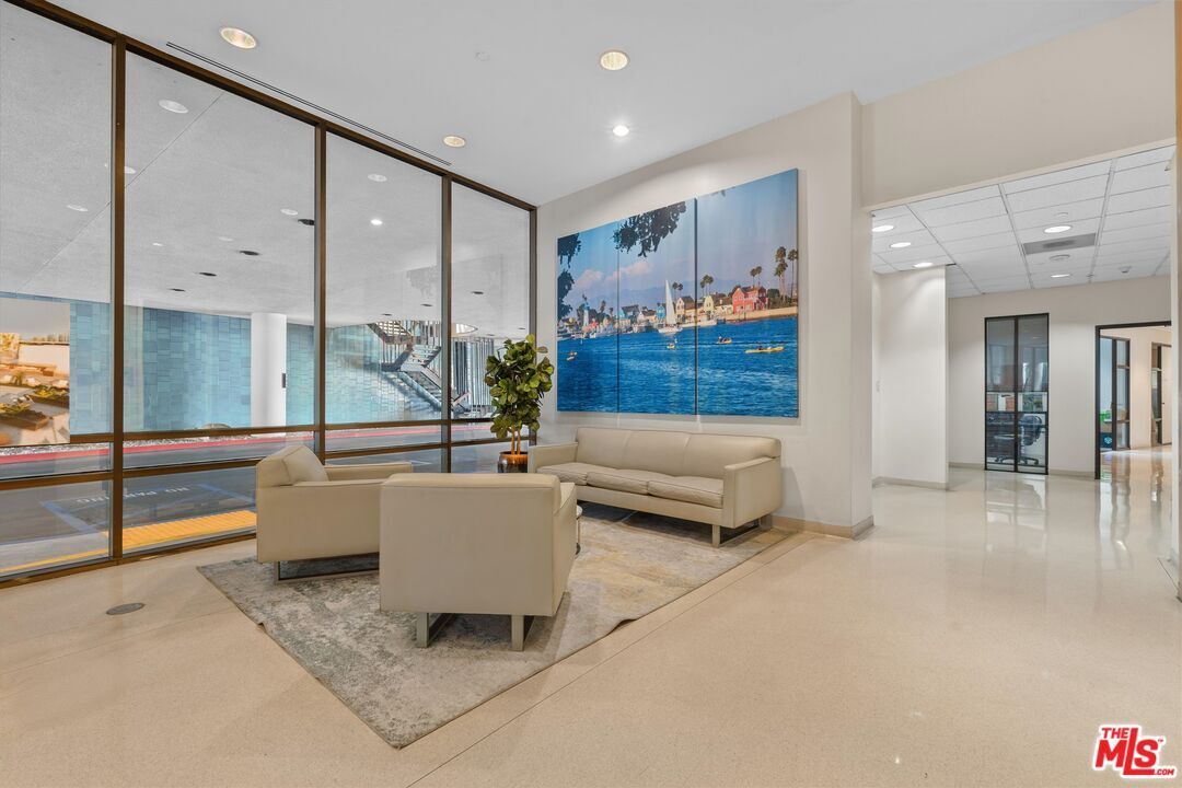 Building Photo - 4316 Marina City Dr