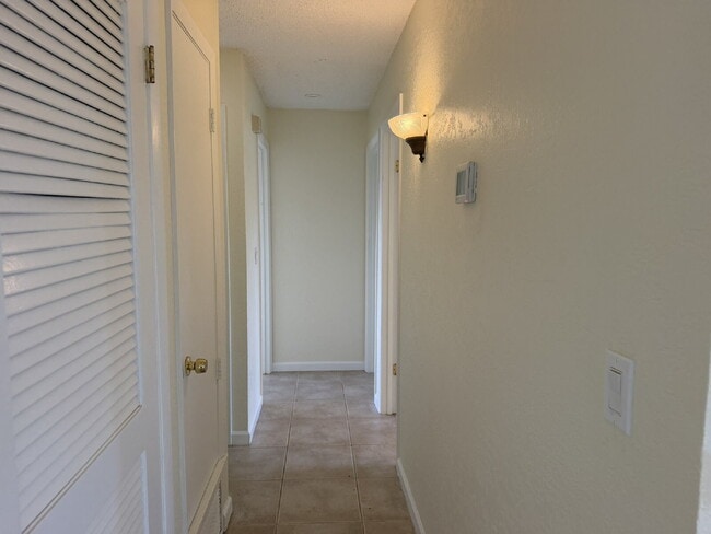 Building Photo - "Charming 3-Bedroom with 2 Full Baths in North Port"